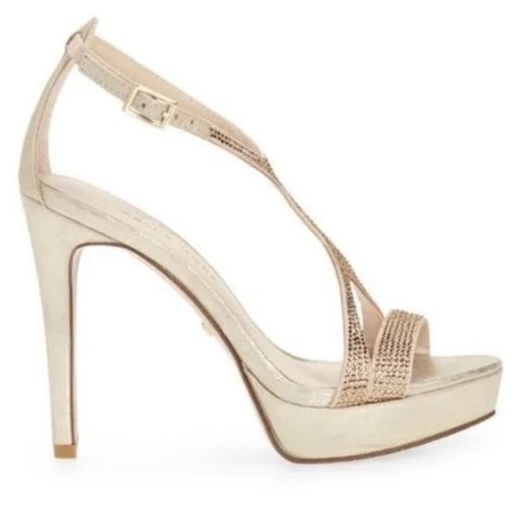 🌸PELLE MODA🌸 Onora T-strap Sandal Platinum Size: 6.5 - Picture 2 of 14